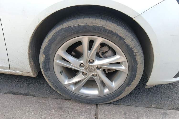 Used Buick Regal 2022 552T Smart Edition Right Front Wheel Hub