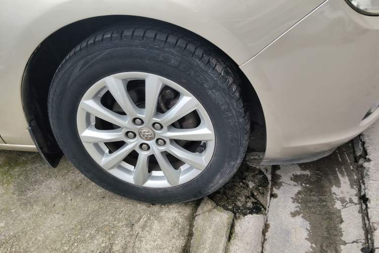 Used Buick GT 2013 GT 1.6L Manual Entry-Level Model Right Front Wheel Hub