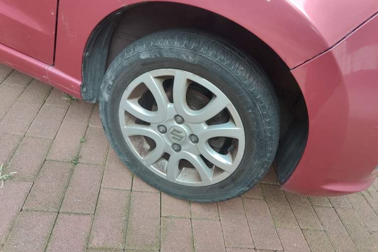 Used Suzuki Alto 2013 1.0L Manual Luxury Model Right Front Wheel Hub