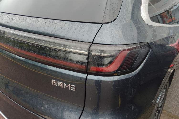 Used Geely Galaxy M9 2025 Model 230km Two-Wheel-Drive Exploration Edition Right Rear Taillight