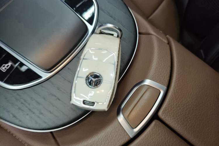 Used Mercedes-Benz E-Class New Energy 2023 E 350 e L Plug-in Hybrid Sports Sedan
