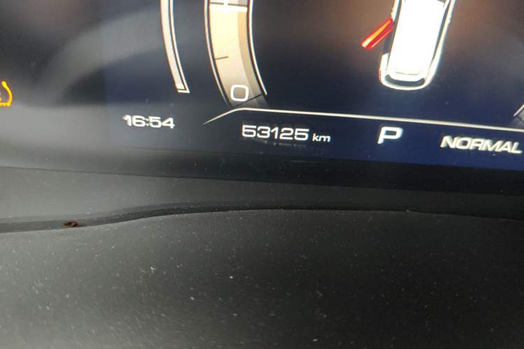 Used Haval F7 2020 1.5T Two-Wheel Drive i-Type Odometer Close Up