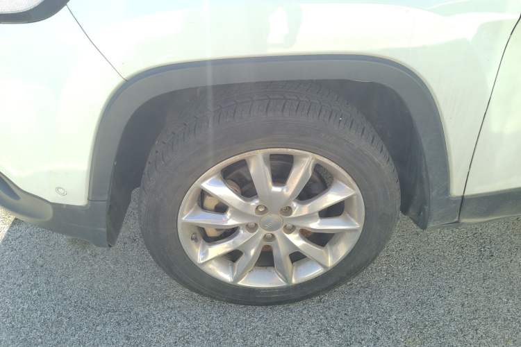 Used Jeep Cherokee 2014 2.4L Luxury Edition