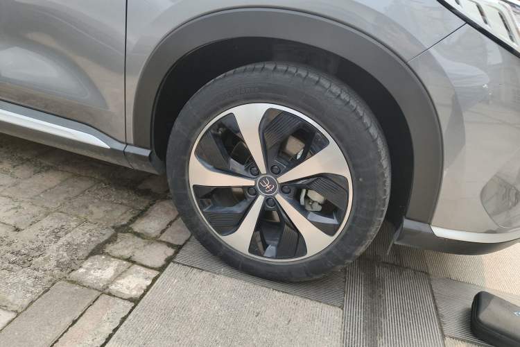 Used BYD Song PLUS New Energy 2021 DM-i 110KM Flagship PLUS Right Front Wheel Hub