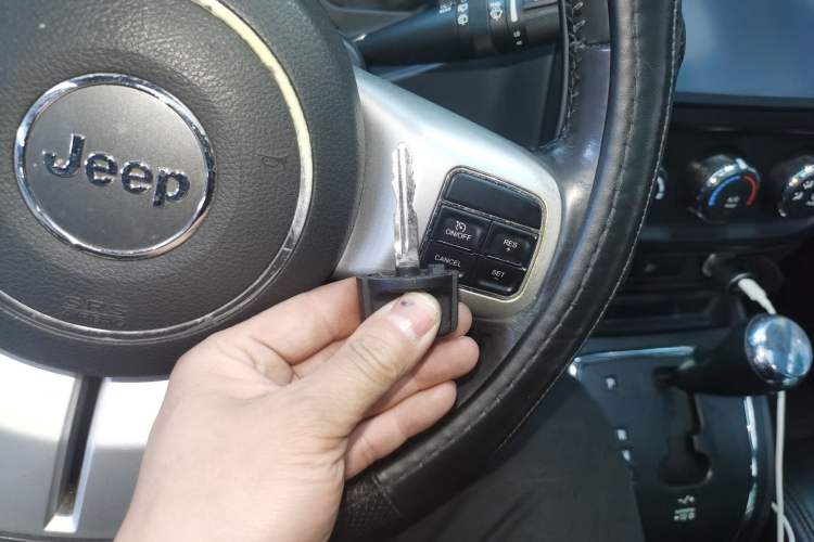 Used Jeep Compass 2013 2.4L four-wheel-drive sport version