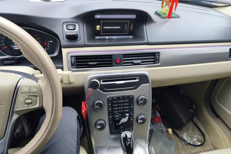 Used Volvo S80L 2014 2.0T T5 Intelligent Luxury Edition Audio And AC Panel