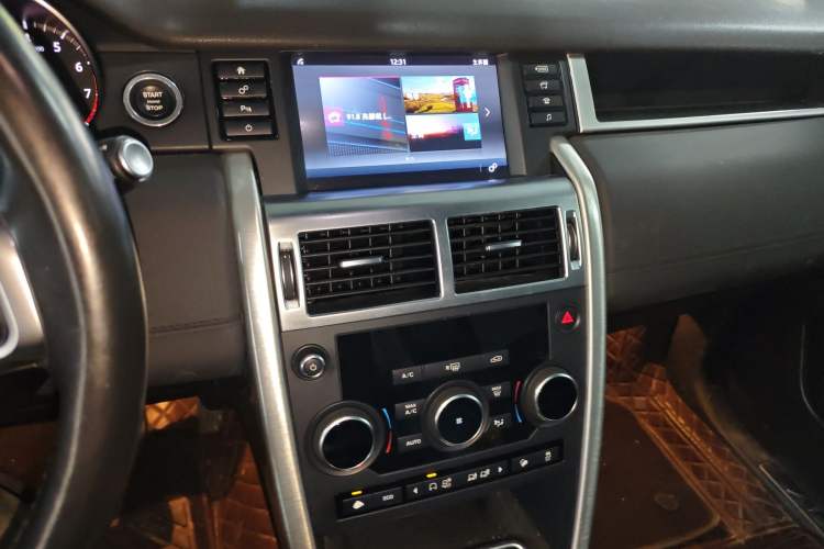 Used Land Rover Discovery Sport 2017 2.0T SE Audio And AC Panel