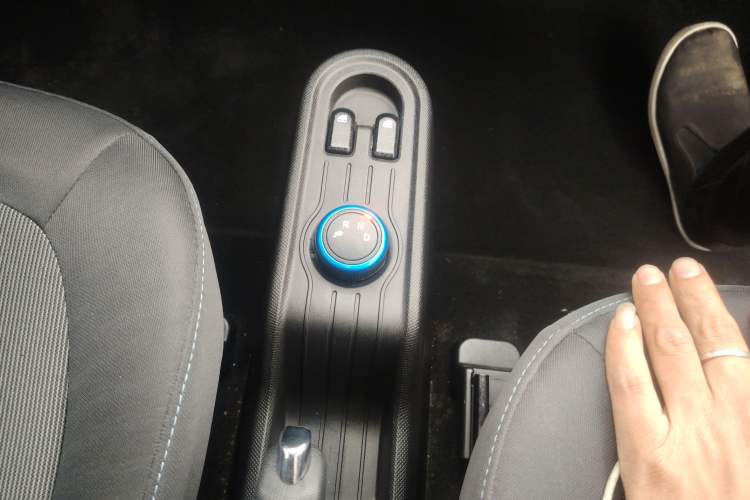 Used Wuling Hongguang MINIEV 2022 Macaron Fashion Model Lithium Iron Phosphate Gear Lever