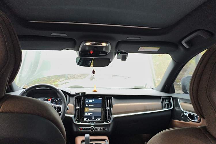 Used Volvo V90 2021 Cross Country B5 AWD Smart Range Edition