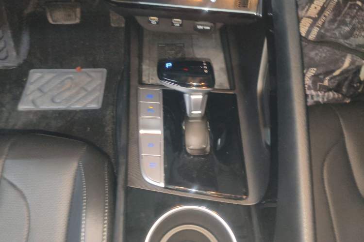 Used Hyundai Elantra 2022 1.5L CVT LUX Prestige Edition Gear Lever
