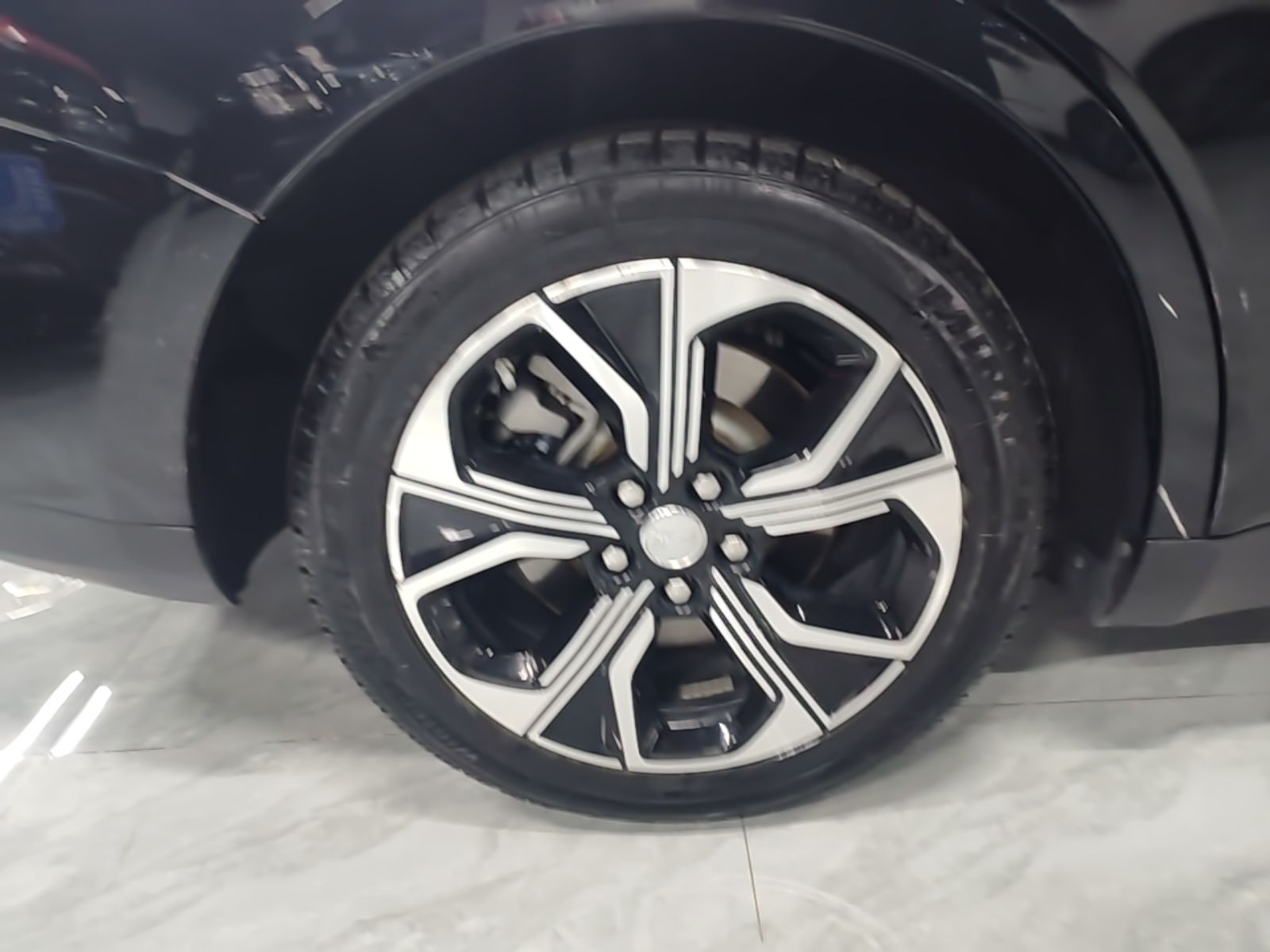 Hongqi E-QM5 2023 Revised Version Basic Travel Edition — снимка 11