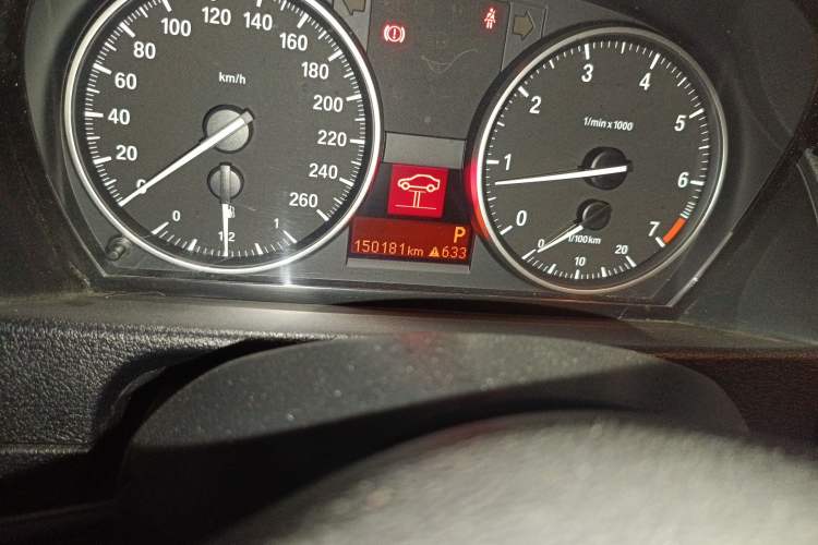 Used BMW X1 2013 sDrive18i Fashion Model Odometer Close Up