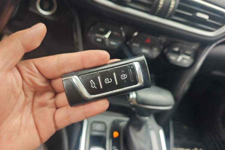 Used GAC Trumpchi GS4 2018 235T Automatic Two-Wheel Drive Luxury Smart Connectivity Millionth Anniversary Edition Vehicle Key