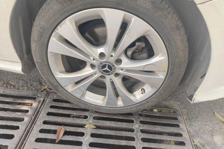 Used Mercedes-Benz B-Class 2017 B 200 Sport Edition Right Front Wheel Hub