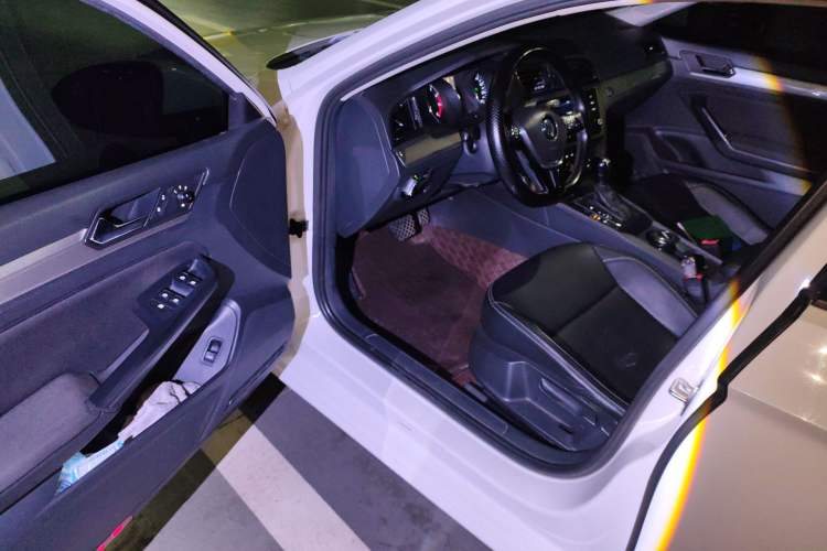 Used Volkswagen Lamando 2015 230TSI DSG Fashion Edition Driver Seat