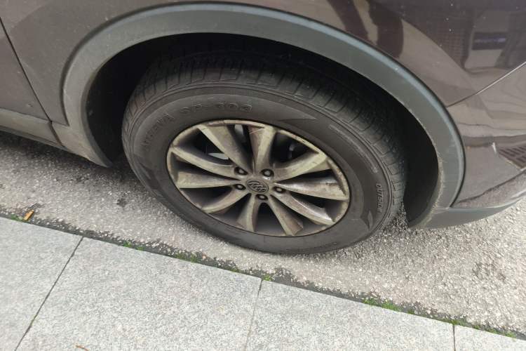 Used Buick Envision 2014 28T Four-Wheel Drive Elite Model Right Front Wheel Hub