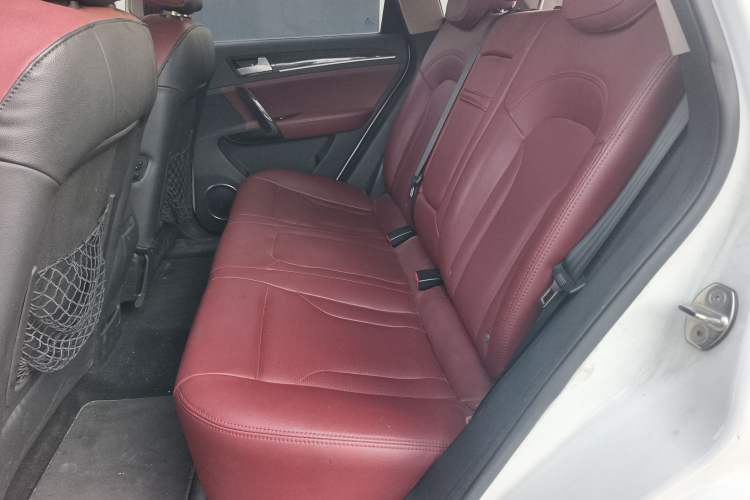 Used Zotye T600 2015 Family Edition 2.0T Manual Luxury Version Left Rear Seat