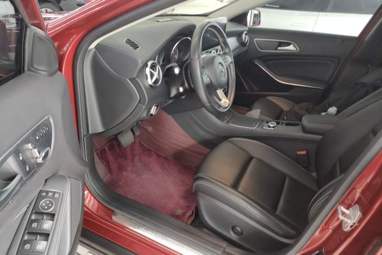 Used Mercedes-Benz GLA 2017 GLA 220 4MATIC Fashion Model Driver Seat