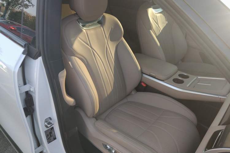 Used XPeng G9 2025 625 Long-Range Max Right Front Seat