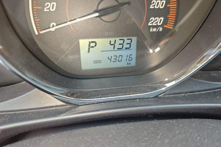 Used Toyota YARiS L Zhi Xuan 2021 X-Trail 1.5L CVT Luxury Edition Odometer Close Up