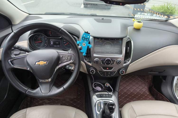 Used Chevrolet Cruze 2015 1.4T DCG Luxury Edition Center Console