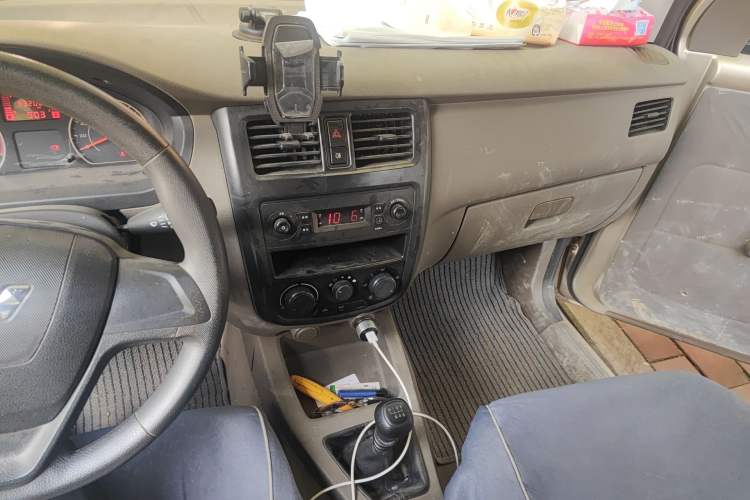 Used Wuling Rongguang V 2019 1.5L Practical Model China VI LAR Audio And AC Panel