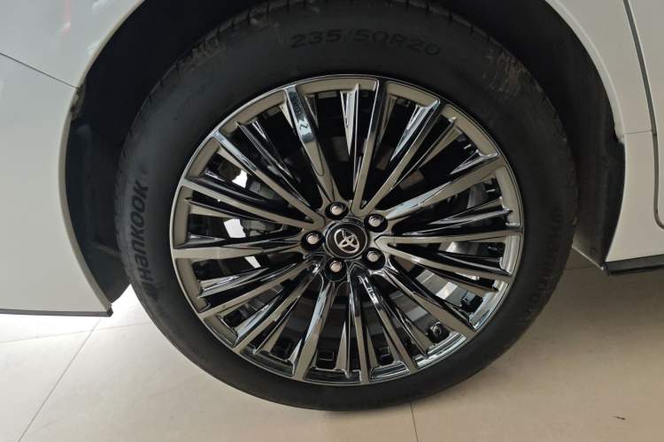 Used Toyota SIENNA 2023 2.5L Hybrid Deluxe Edition