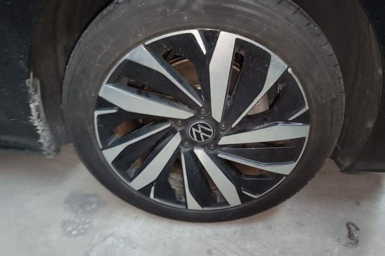Used Volkswagen Passat 2022 330TSI Starry Luxury Edition Right Front Wheel Hub