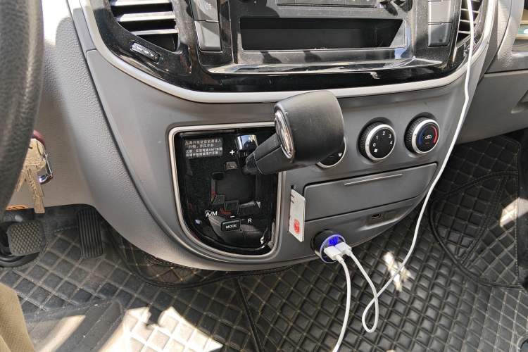 Used SAIC MAXUS Xintu V80 2023 2.0T AMT Classic Aoyuntong Short Wheelbase Ultra-Low Roof 7/8/9-Seater