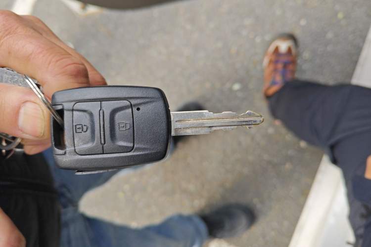 Used Wuling Hongguang V 2022 1.5L Jingqu Edition Enclosed-Window Vehicle with Hydraulic Power Steering LAR