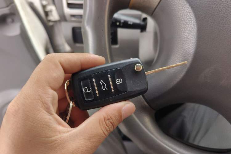 Used Dongfeng Shuaike 2010 1.6L Manual Luxury Edition Vehicle Key