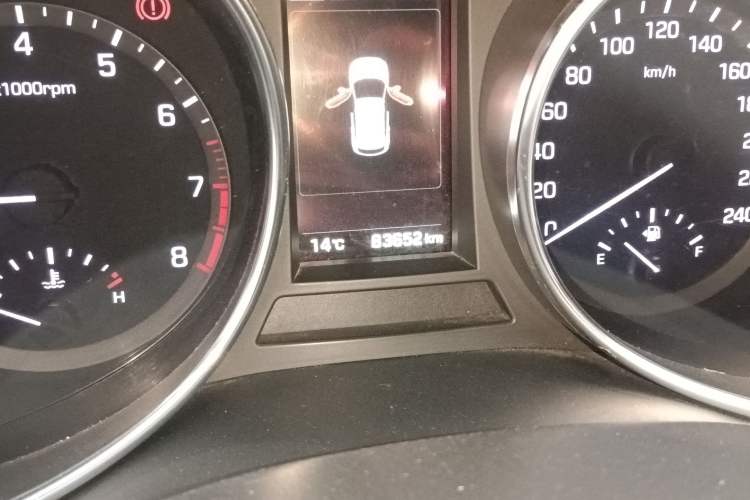 Used Hyundai Santa Fe 2017 2.0T Automatic Two-Wheel Drive Smart Version 7 Seats Odometer Close Up