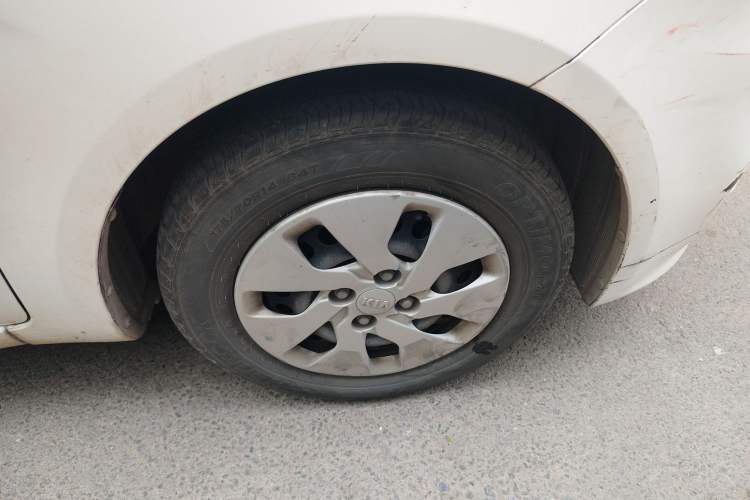 Used Kia K2 2015 Sedan 1.4L Manual Transmission GL Right Front Wheel Hub