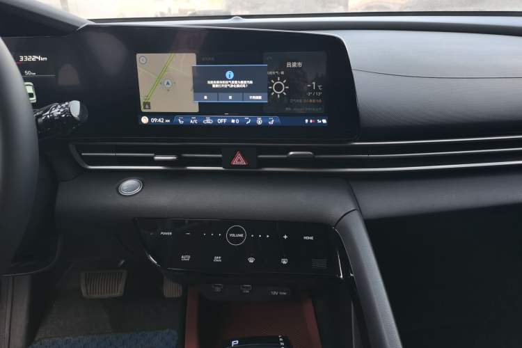 Used Hyundai Elantra 2022 1.5L CVT LUX Prestige Edition Audio And AC Panel