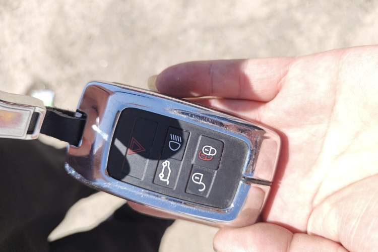 Used Land Rover Discovery 2020 2.0T SE Vehicle Key