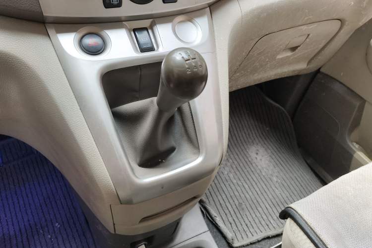 Used Nissan NV200 2014 1.6L Manual Luxury Model China V Standard Gear Lever