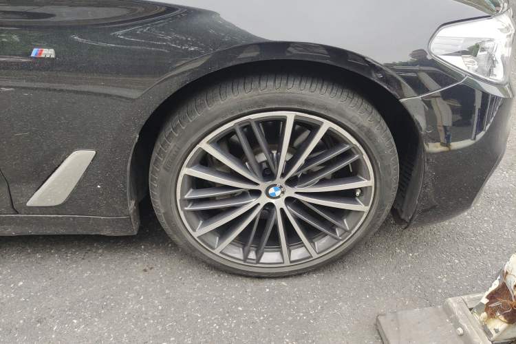 Used BMW 5 Series 2020 530Li Leading Model M Sport Package Right Front Wheel Hub