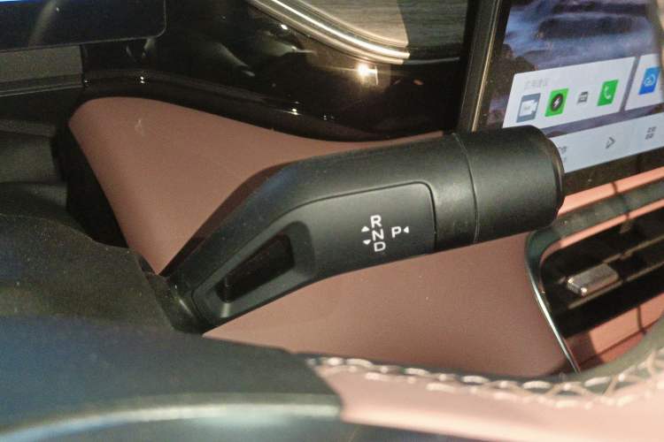 Used Geely Galaxy L6 2025 EM-i 140km Starship Edition Gear Lever