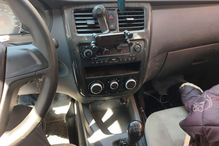 Used Wuling Rongguang V 2015 1.5L Base Version