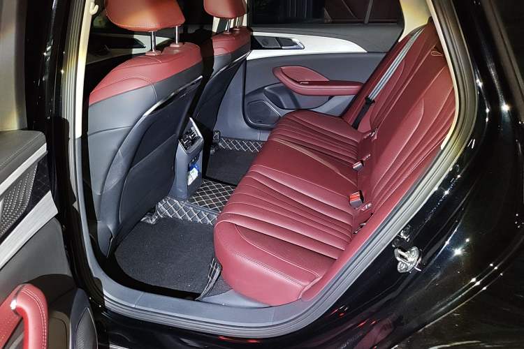 Used Hongqi H5 2025 1.5T DCT Qiyun 500 000th Unit Commemorative Edition Left Rear Seat