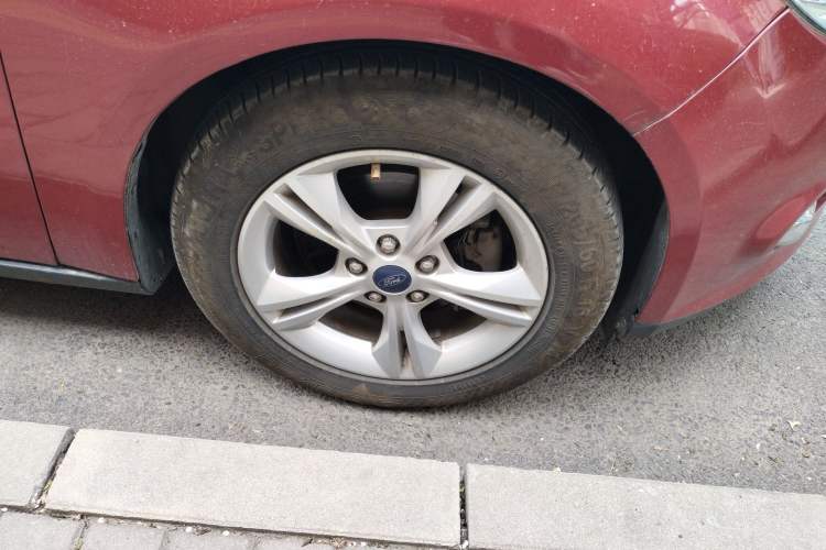 Used Ford Focus 2012 Sedan 1.6L Automatic Fashion Edition Right Front Wheel Hub