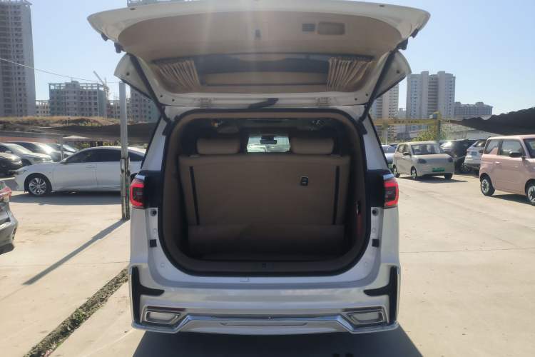 Used Buick GL8 2021 ES Land Cruiser 653T Luxury Edition Trunk