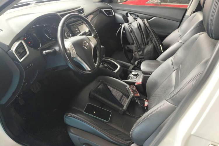 Used Nissan X-Trail 2014 2.5L CVT Leading Edition 4WD
