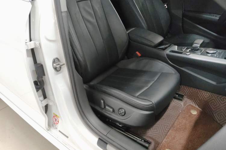 Used Audi A4L 2018 30th Anniversary Edition 40 TFSI Fashion Model
