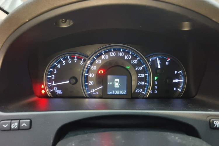 Used Toyota Crown 2011 2.5L Royal Special Edition with Leather and Sunroof
