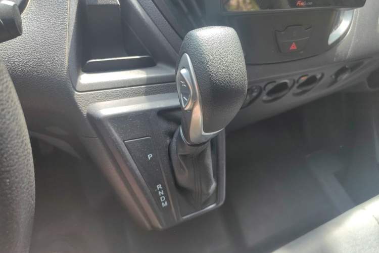 Used Ford Transit 2019 2.0T Gasoline Automatic Multi-Function Commercial Vehicle Mid-Roof 6-Seater China VI Standard Gear Lever