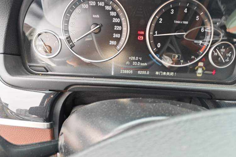 Used BMW 5 Series 2014 520Li Elegant Model Odometer Close Up