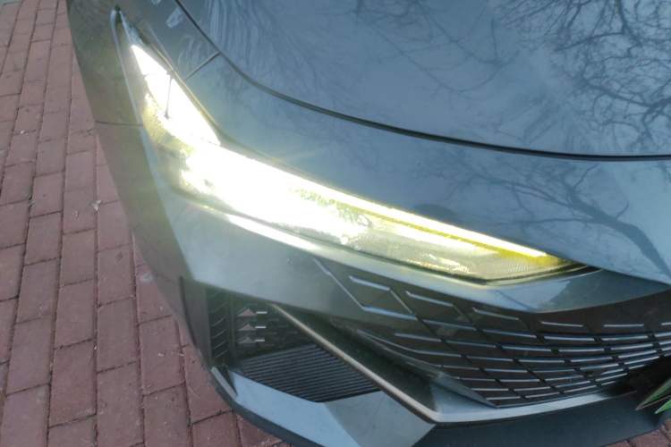 Used CHANGAN UNI-V iDD 2023 ZhiDian iDD 1.5T 113km Smart & Fun Version Right Front Headlight