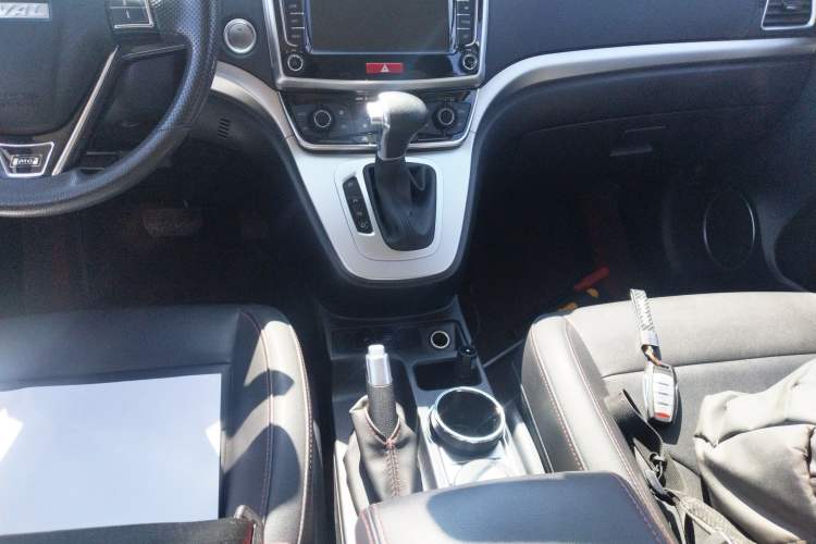 Used Haval M6 2019 1.5T DCT Two-Wheel Drive Value Edition China VI Standard Gear Lever