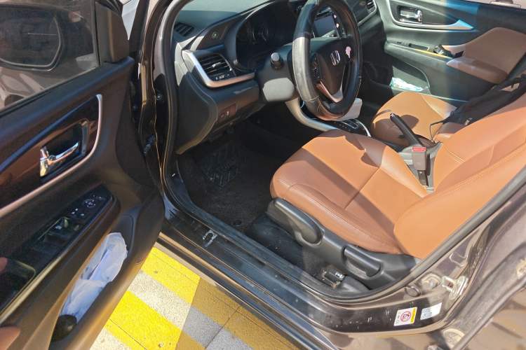 Used Honda Crider 2013 1.8L automatic luxury edition
